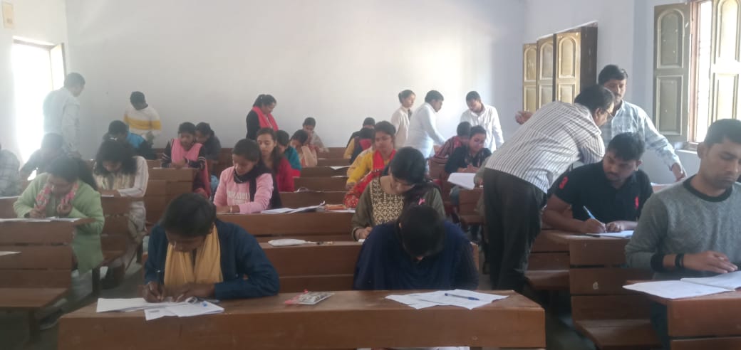स्वामी सहजानंद में बीएड परीक्षा में पकडे़ गये 11परीक्षार्थी