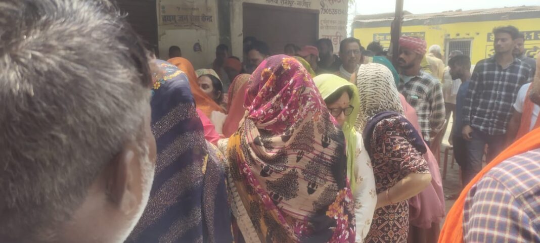आरओ मशीन बंद करते समय करंट लगने से युवक की मौत