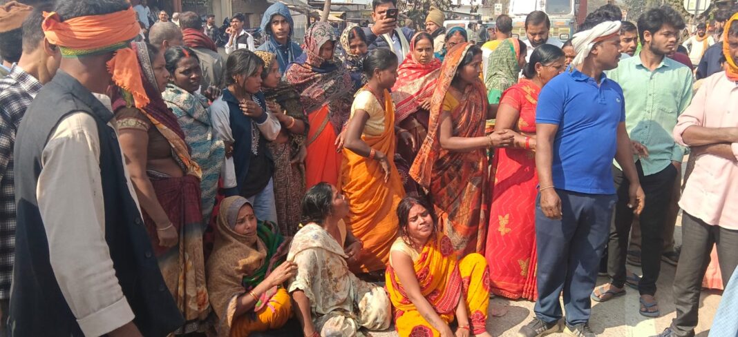 ट्रैक्टर के धक्के से साइकिल सवार अधेड़ की मौत, ग्रामीणों ने हाइवे जाम किया