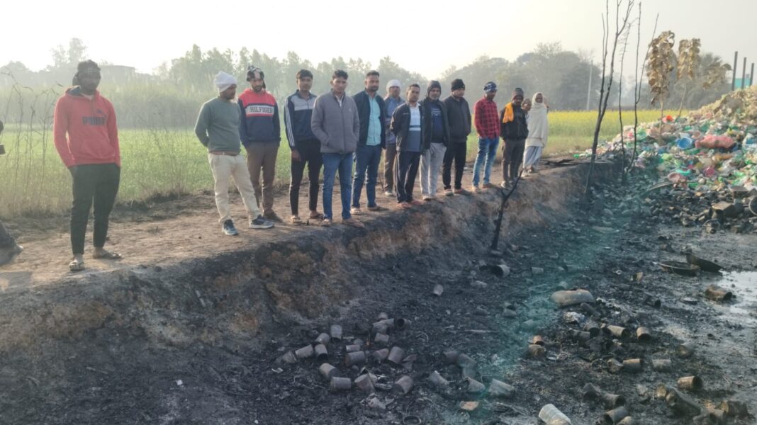 कबाड़ गोदाम में लगी आग,लाखों का नुकसान