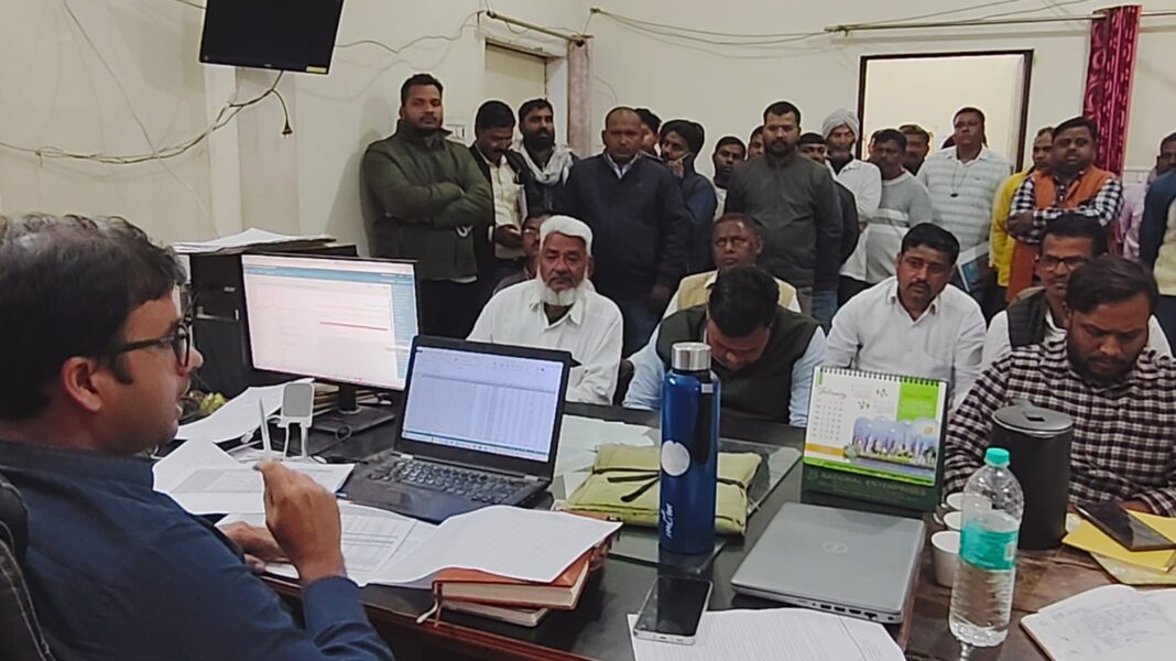 पीके तिवारी ने एसडीओ और जेई का क्लास लिया
