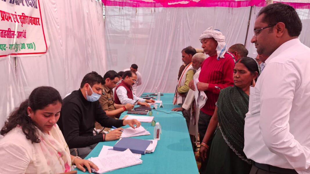 जमानियां में 42 फरियादियों में मात्र पांच का समाधान