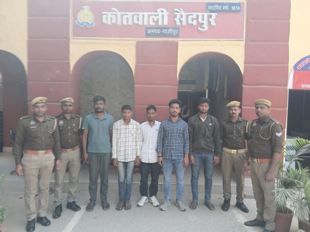 पांच मुन्ना भाई धराये, दूसरे की जगह दे रहे थे परीक्षा