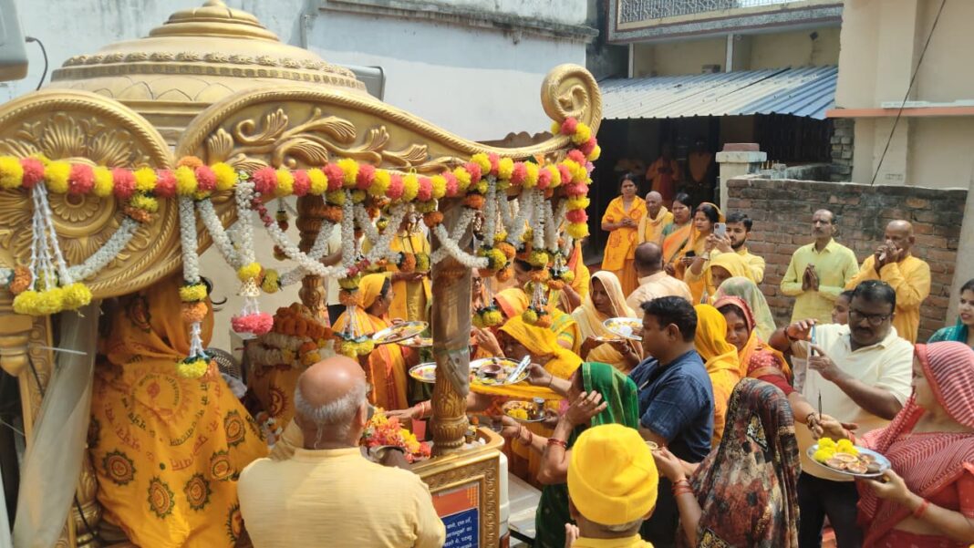 नगर में दिव्य ज्योति कलश यात्रा