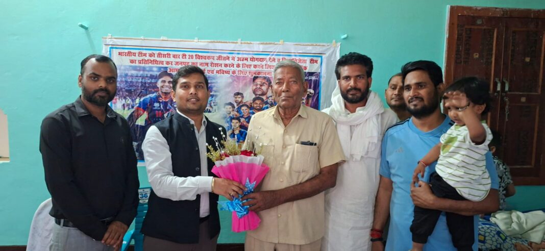 सूर्या के घर पहुंचे ज्वाइंट मजिस्ट्रेट, परिवार को दी जीत की बधाई
