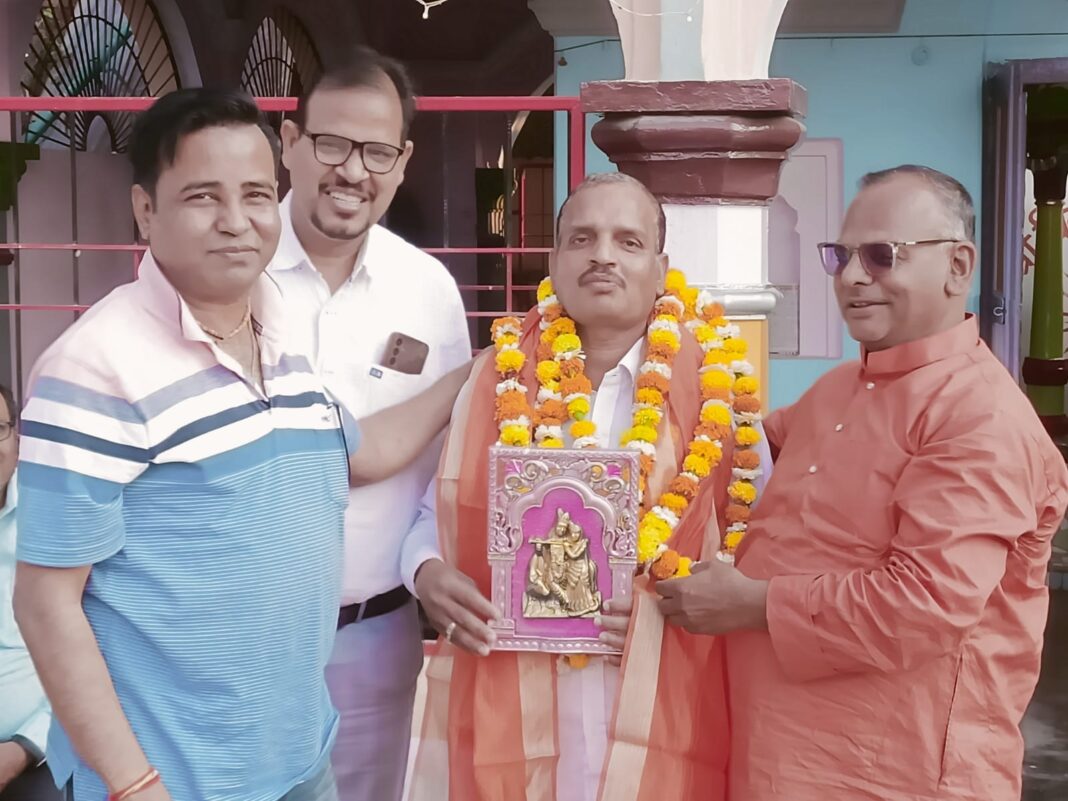 कमलेश श्रीवास्तव के सभासद मनोनीत होने पर किया गया सम्मान