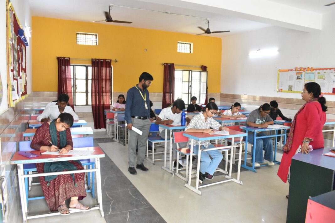 सनबीम स्कूल में प्रतिभा छात्रवृत्ति परीक्षा हुई