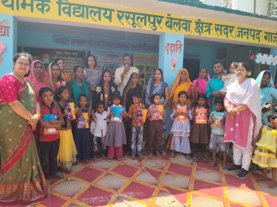 प्राथमिक विद्यालय रसूलपुर बेलवा में बाल वाटिका से 15 बच्चों का किया नामांकन