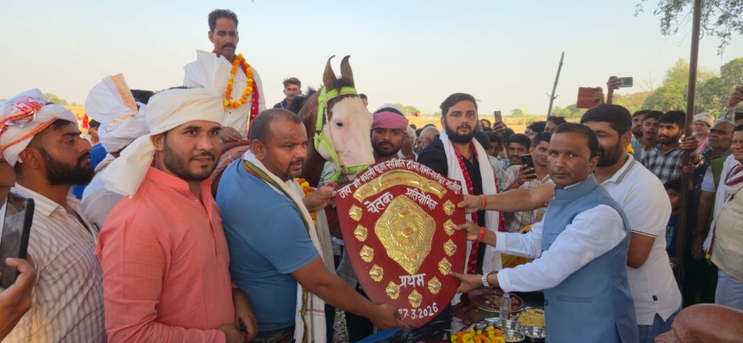 चेतक प्रतियोगिता में संतोष पाठक का घोड़ा जीता