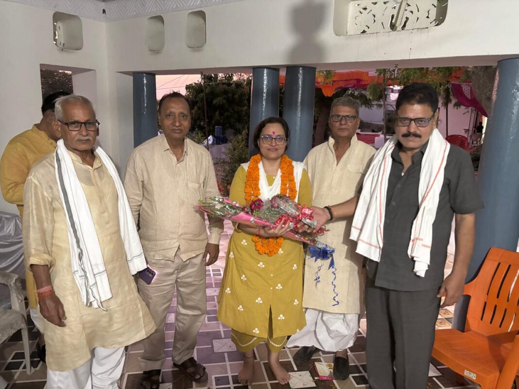 निहारिका राय का गांव आने पर स्वागत