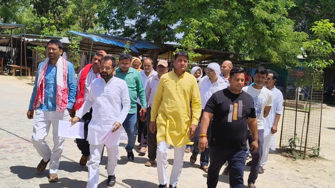 नहीं खोलनें दिया जायेगा दुकान, सौपा पत्रक