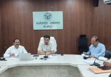 गोआश्रय स्थल पर हरे चारे की व्यवस्था न होने पर डीएम नाराज