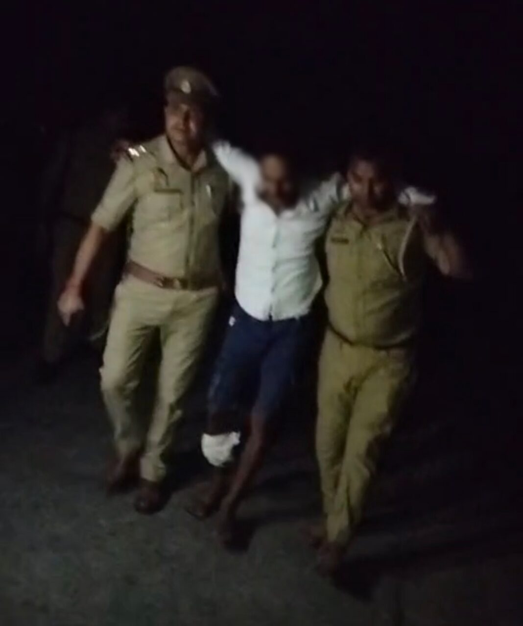 पुलिस मुठभेड़ में इनामियां बदमाश घायल