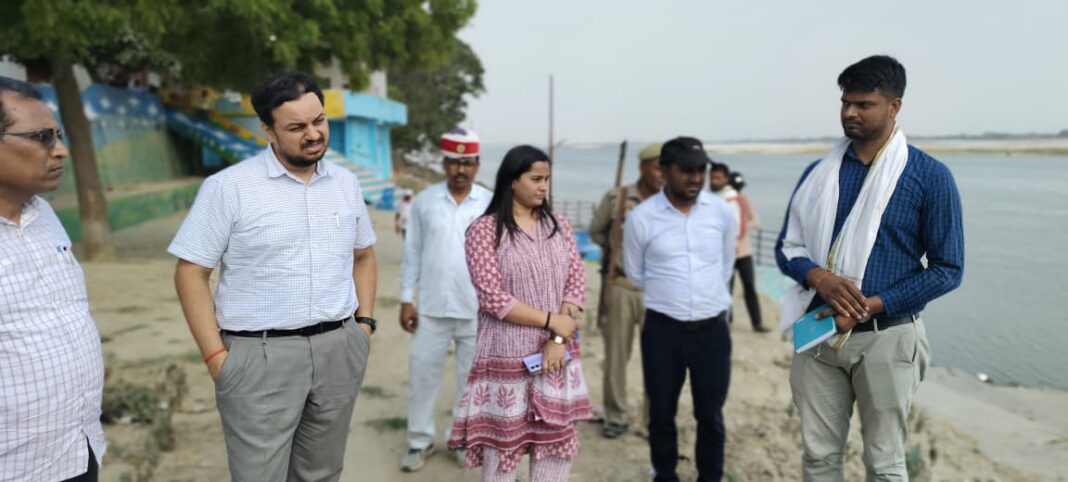 डीएम ने कटान रोधक कार्यो का निरीक्षण किया