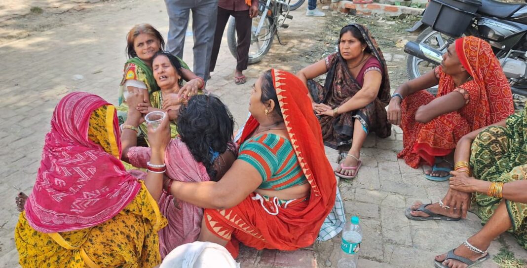 डंपर की टक्कर से बाइक सवार चाचा-भतीजे की मौत