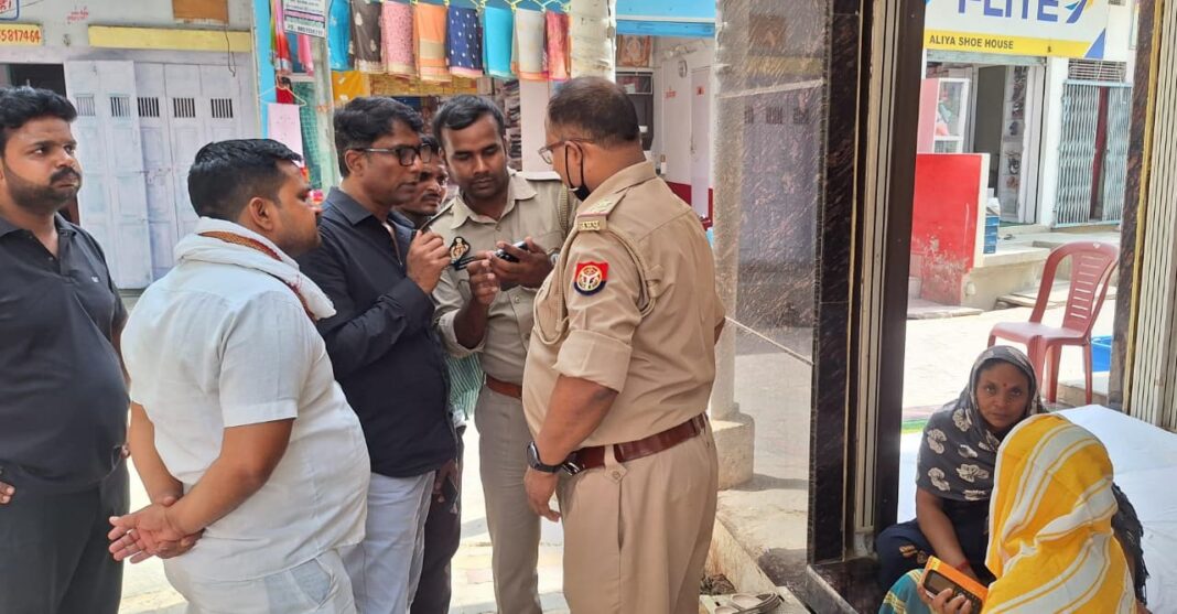 महिला को फुसलाकर ठग छह हजार नकद व लाखों के गहने ले उड़े
