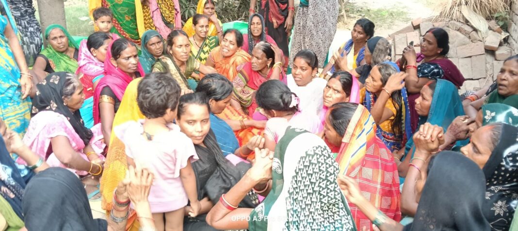ट्रेलर के चपेट में आकर बाइक सवार तीन युवकों की मौत