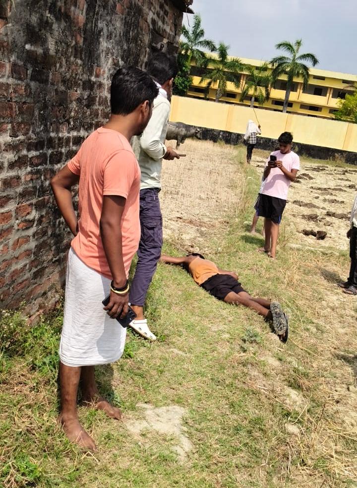 खेत में लहूलूहान हालत में मिला युवक