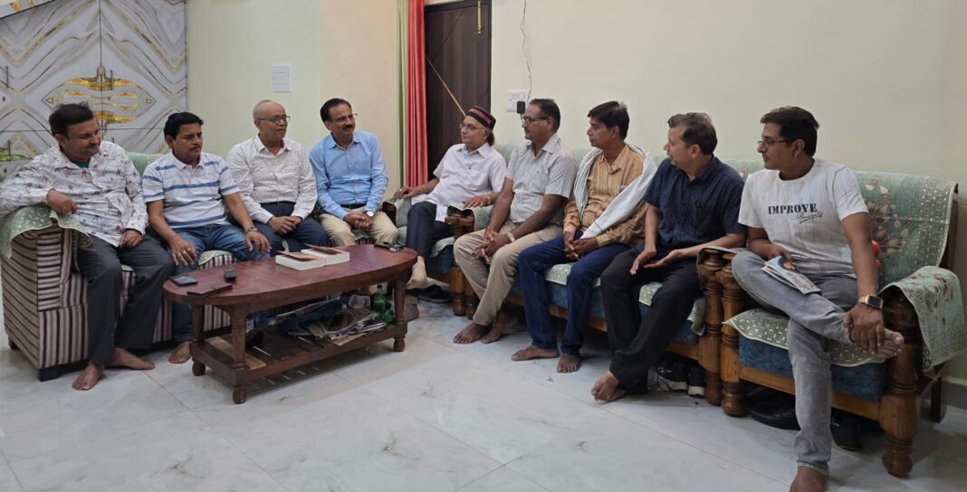साहित्य चेतना समाज की बैठक में हुई चर्चा