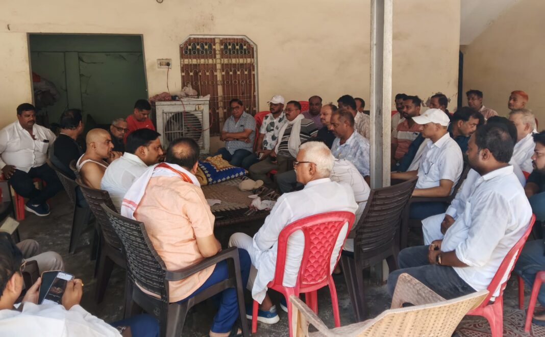 बिंदु होटल संचालक आलोक राय से मिला जिला उद्योग व्यापार प्रतिनिधि मंडल