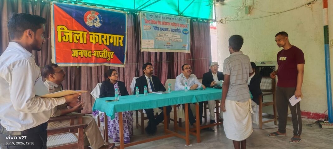 सचिव ने वृद्धाश्रम और जिला जेल का किया निरीक्षण
