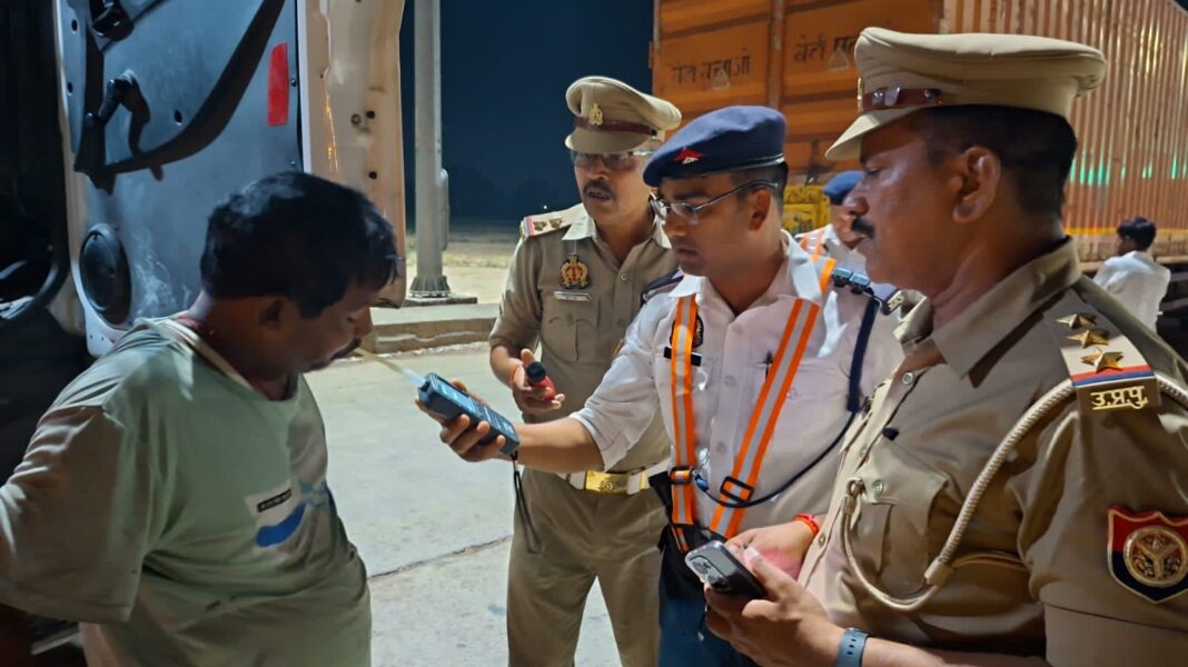 टोल प्लाजा पर चेकिंग अभियान में एक सौ सैतीस वाहनों का चालान