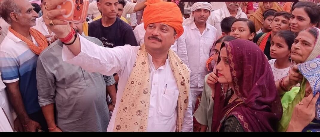 पैतृक गांव पलिया बुजुर्ग पहुंचे मंत्री उमेश राय, ग्रामीणों ने किया स्वागत