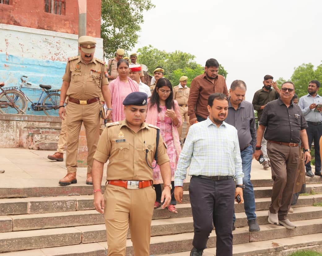 डीएम-एसपी ने ददरीघाट का किया निरीक्षण