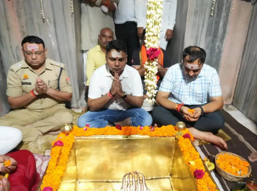 सावन के पहले सोमवार पर लाखों श्रद्धालुओं ने किया जलाभिषेक