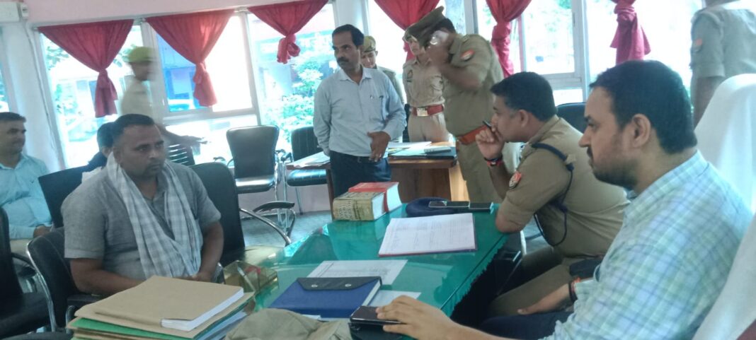 डीएम ने दिया शिकायतों के त्वरित निस्तारण के निर्देश